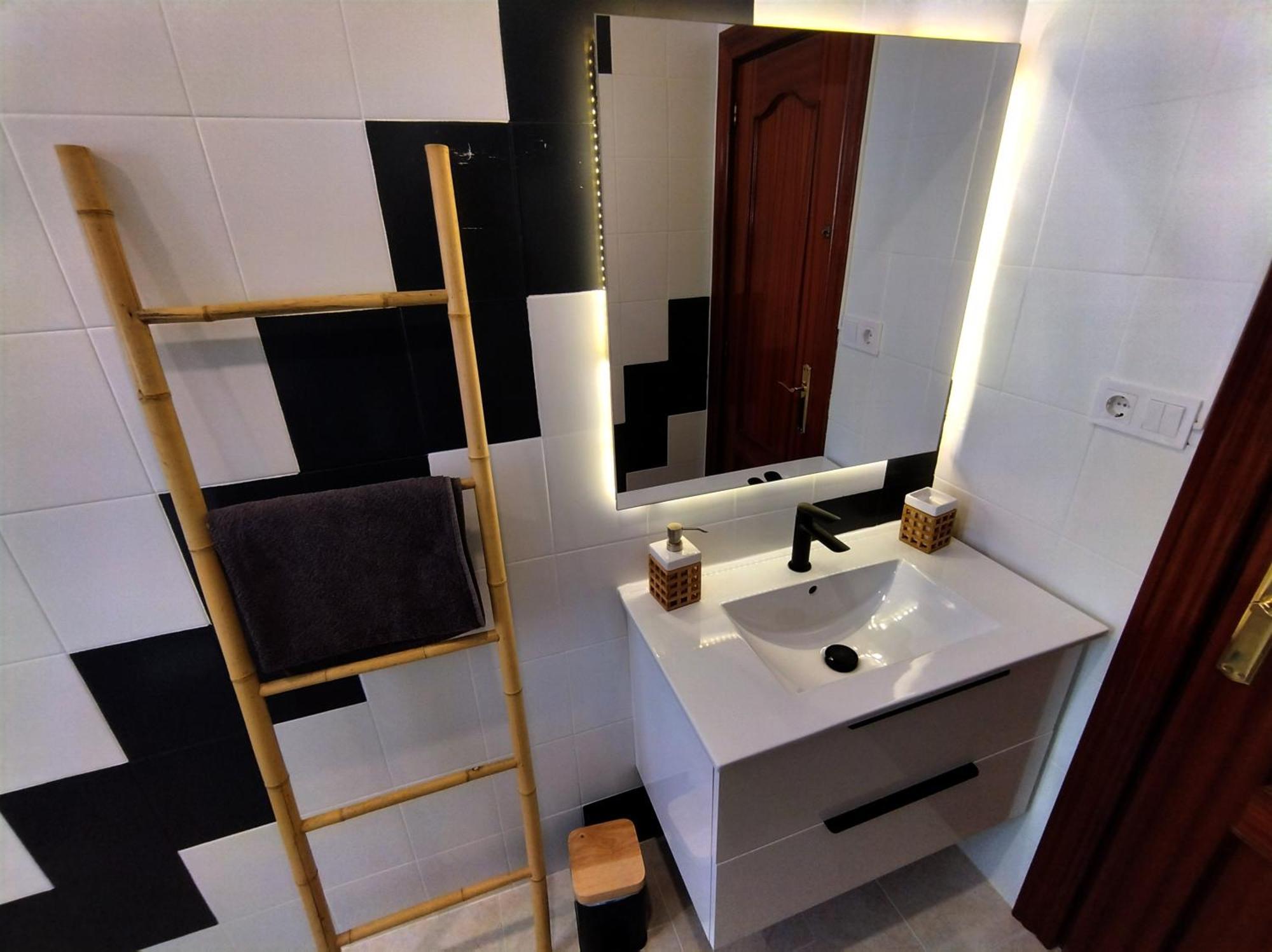 Habitaciones En Apartamento Compartido W Host Alicante Exteriör bild