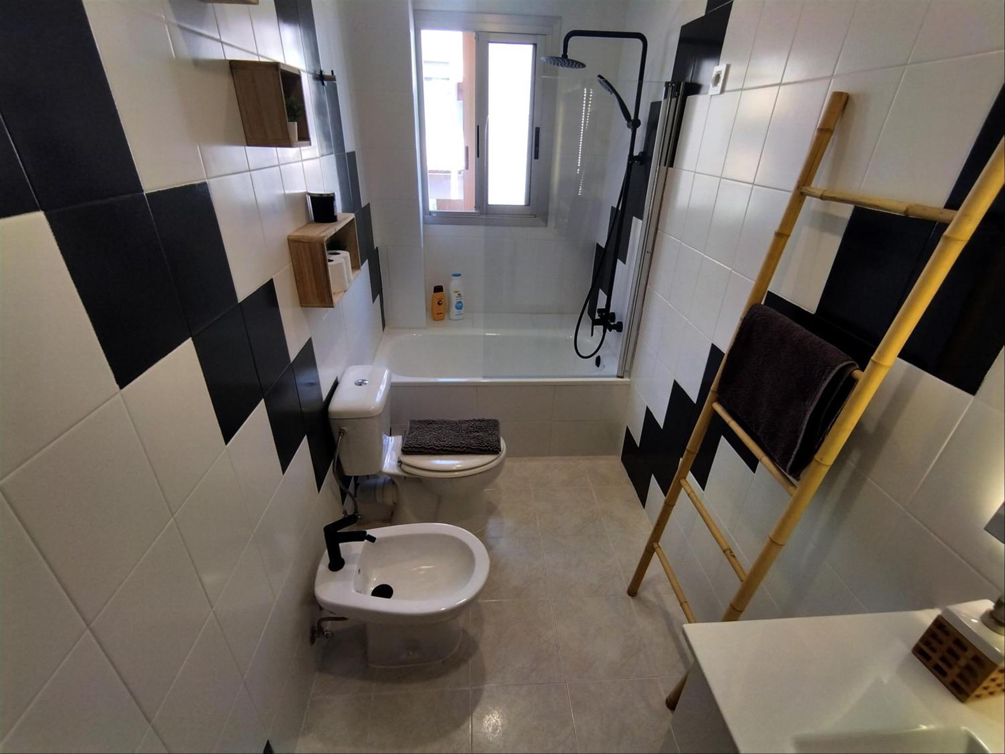 Habitaciones En Apartamento Compartido W Host Alicante Exteriör bild